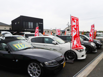岐阜県のキャンピングカー、軽キャンピングカー販売 ブルームーンの店舗と展示車