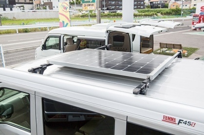 軽キャンピングカーちょいCam「豊」のソーラー充電システム写真