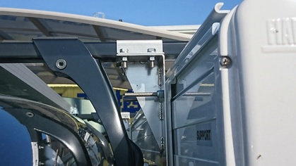 軽キャンパーちょいCanのサイドオーニング取付金具