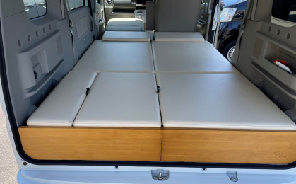 エブリイワゴンの軽キャンピングカー「ちょいCam寝るだけキット」の写真