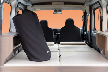 軽キャンパー大人のちょいCam歩」はマルチシェードが標準装備