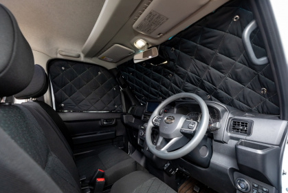 ダイハツ軽自動車キャンピングカー「大人のちょいちょいCam歩」の車中