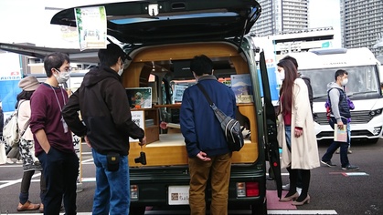 軽キャンピングカーちょいCamが出展する展示されている神奈川キャンピングカーフェアin川崎競馬場でのちょいCamとお客様