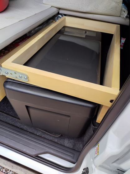 軽キャンパーに冷凍冷蔵庫の設置